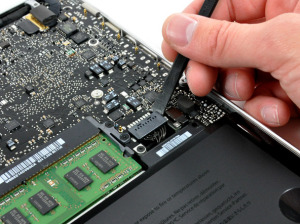 Как разобрать ноутбук Apple MacBook Pro Unibody 13″