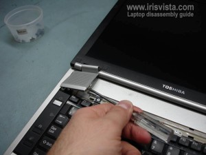 Как разобрать ноутбук Toshiba Portege S100