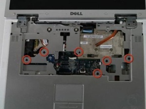Разбираем ноутбук Dell inspiron e1705, чистим его от пыли и меняем термопасту.