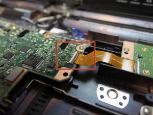 Разбираем ноутбук Fujitsu T902 и чистим его от пыли.