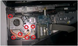 Разбираем ноутбук HP ProBook 4525s и чистим его от пыли.
