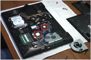 Разбираем ноутбук Lenovo G505S. Чистим от пыли и меняем термопасту.
