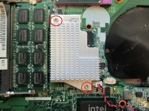 Как разобрать ноутбук DNS C5100Q для его чистки и замены термопасты
