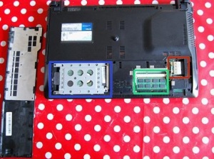 Разборка ноутбуков Asus K43SA и Asus A43SA с чисткой от пыли и заменой термопасты.