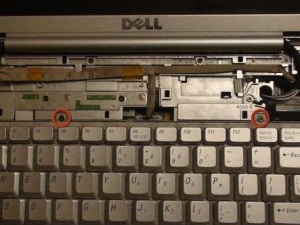 Разбираем ноутбук Dell Inspirion 1521.
