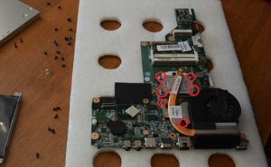 Разбираем и чистим от пыли ноутбук HP 630 модель TNPF102.