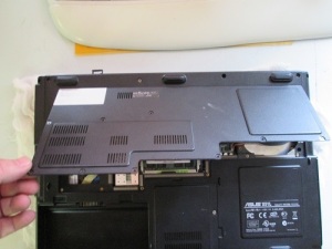 Чистка ноутбука ASUS X51L с заменой термопасты.