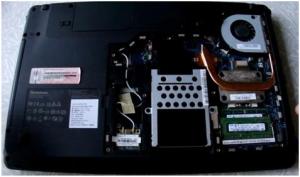 Разбираем и чистим ноутбук Lenovo IdeaPad Z560.