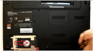 Как разобрать ноутбук Sony Vaio SVE171G11V, почистить его от пыли и заменить термопасту.